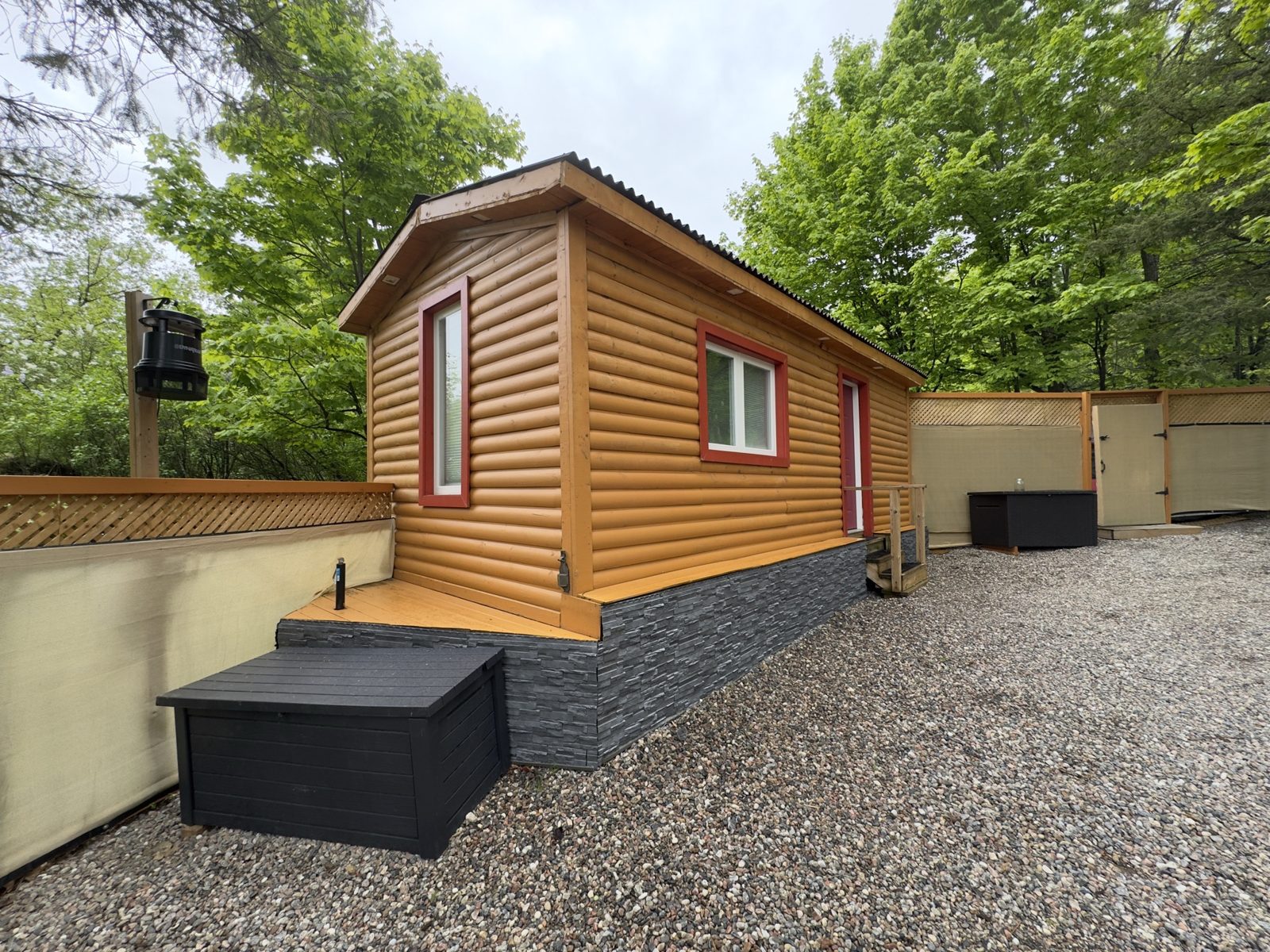 The same mobile lounge, built and completed on site
